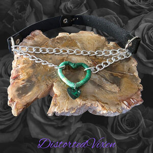 Green Heart Chain Choker Necklace – Gothic Choker with Emerald Crystal